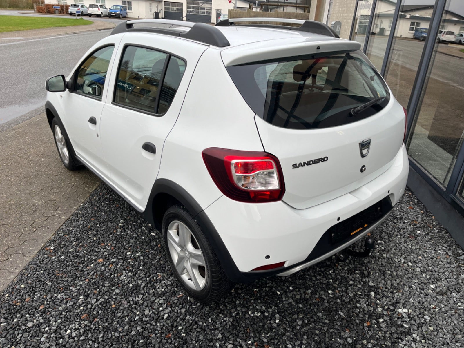 Hvid Dacia Sandero Stepway fra 2015