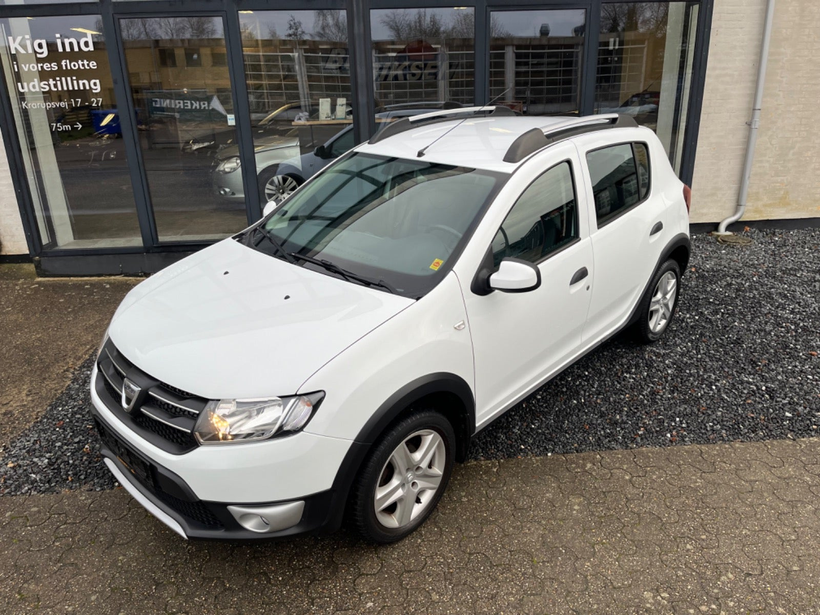 Hvid Dacia Sandero Stepway fra 2015