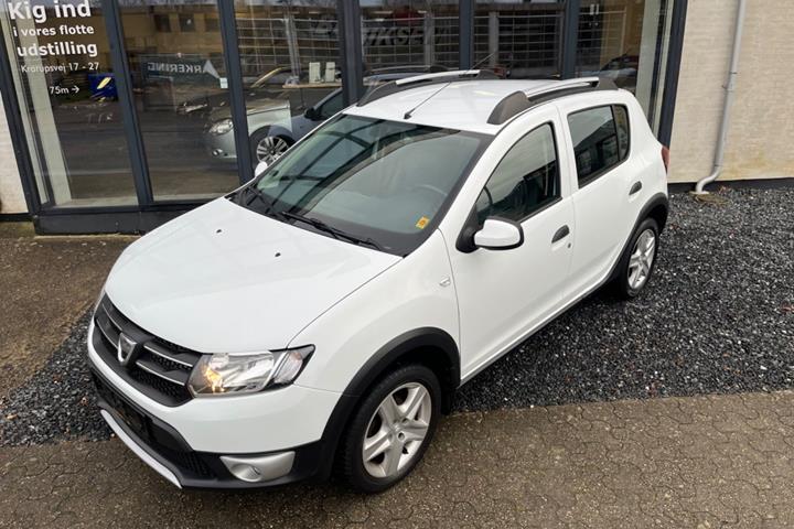 Hvid Dacia Sandero Stepway fra 2015