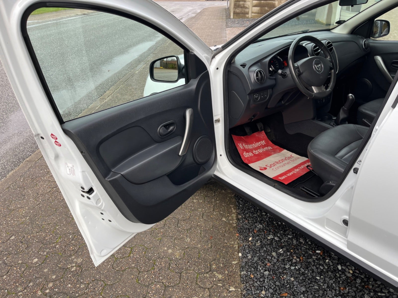 Hvid Dacia Sandero Stepway fra 2015