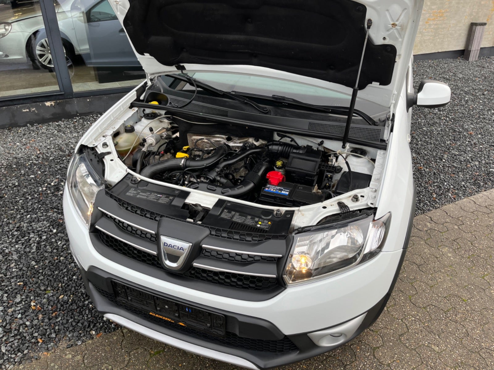 Hvid Dacia Sandero Stepway fra 2015