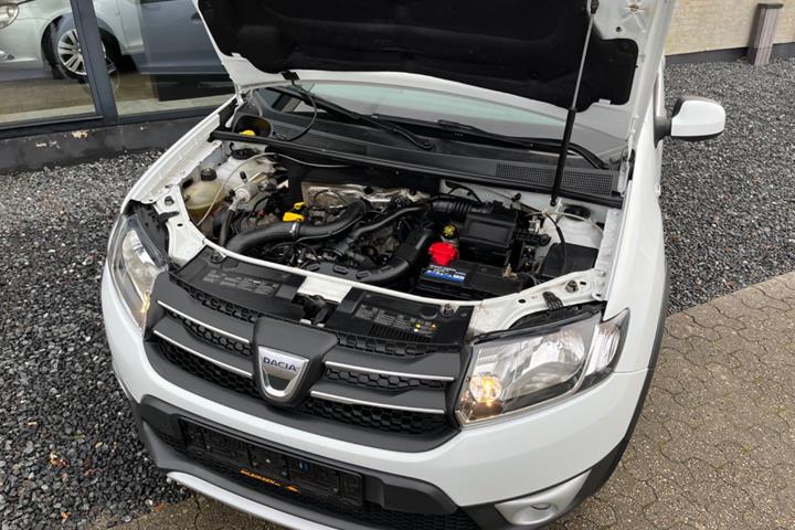 Hvid Dacia Sandero Stepway fra 2015