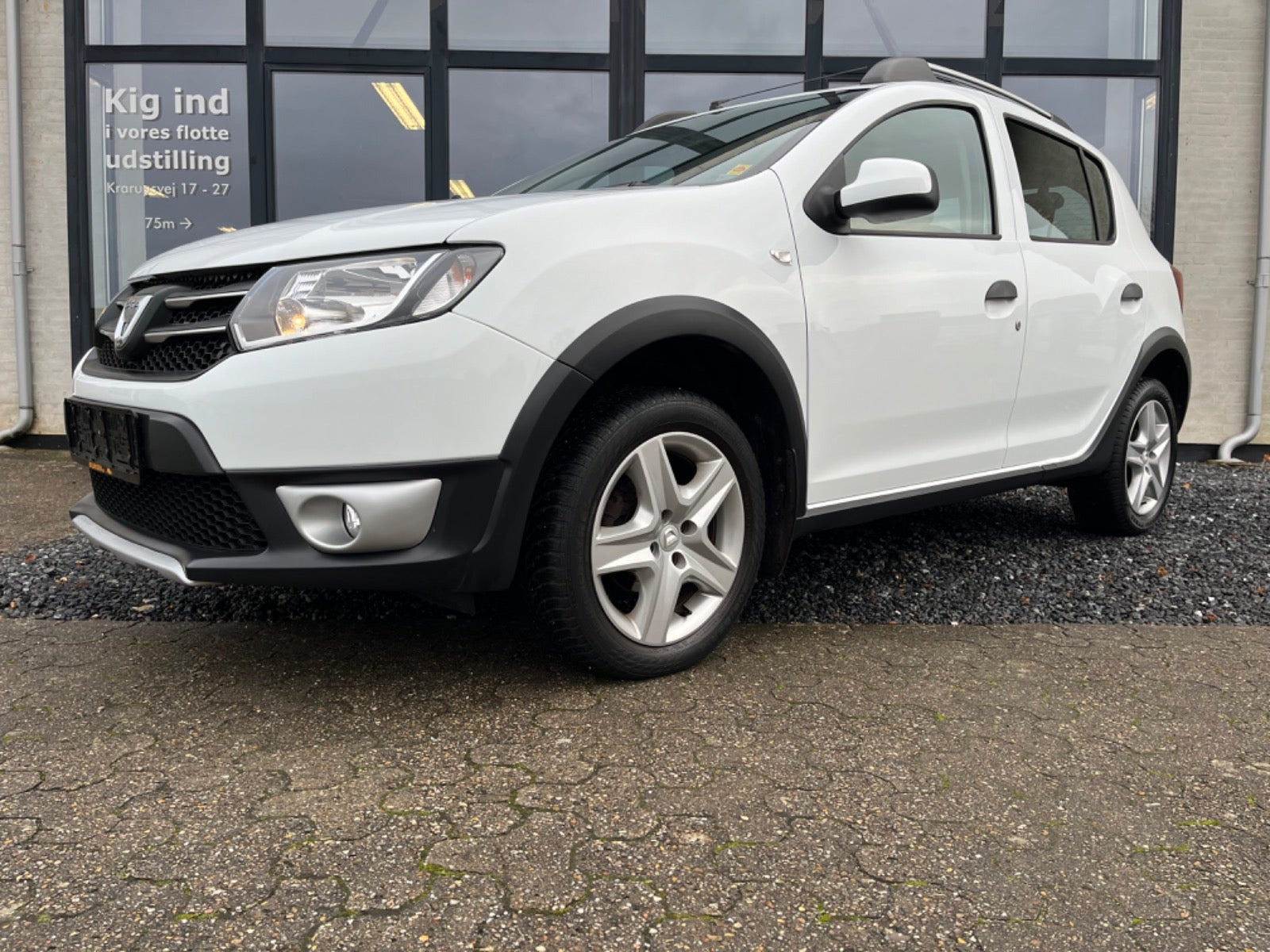 Hvid Dacia Sandero Stepway fra 2015