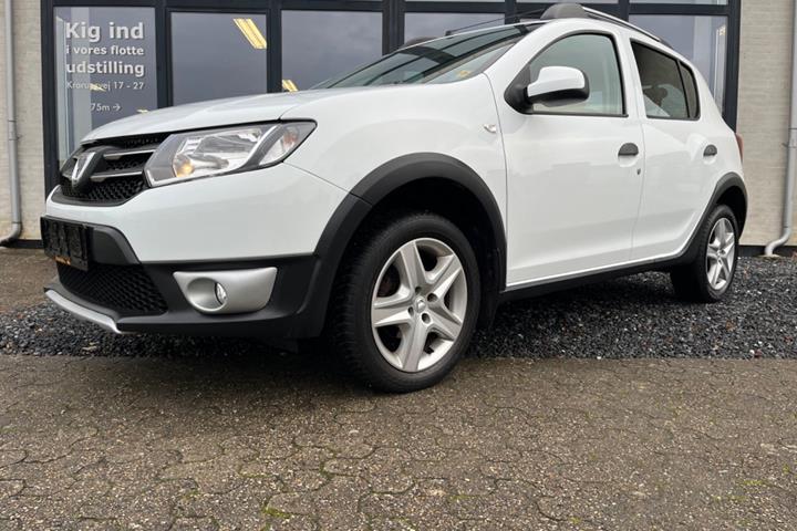 Hvid Dacia Sandero Stepway fra 2015