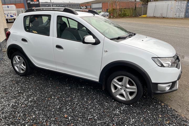 Hvid Dacia Sandero Stepway fra 2015