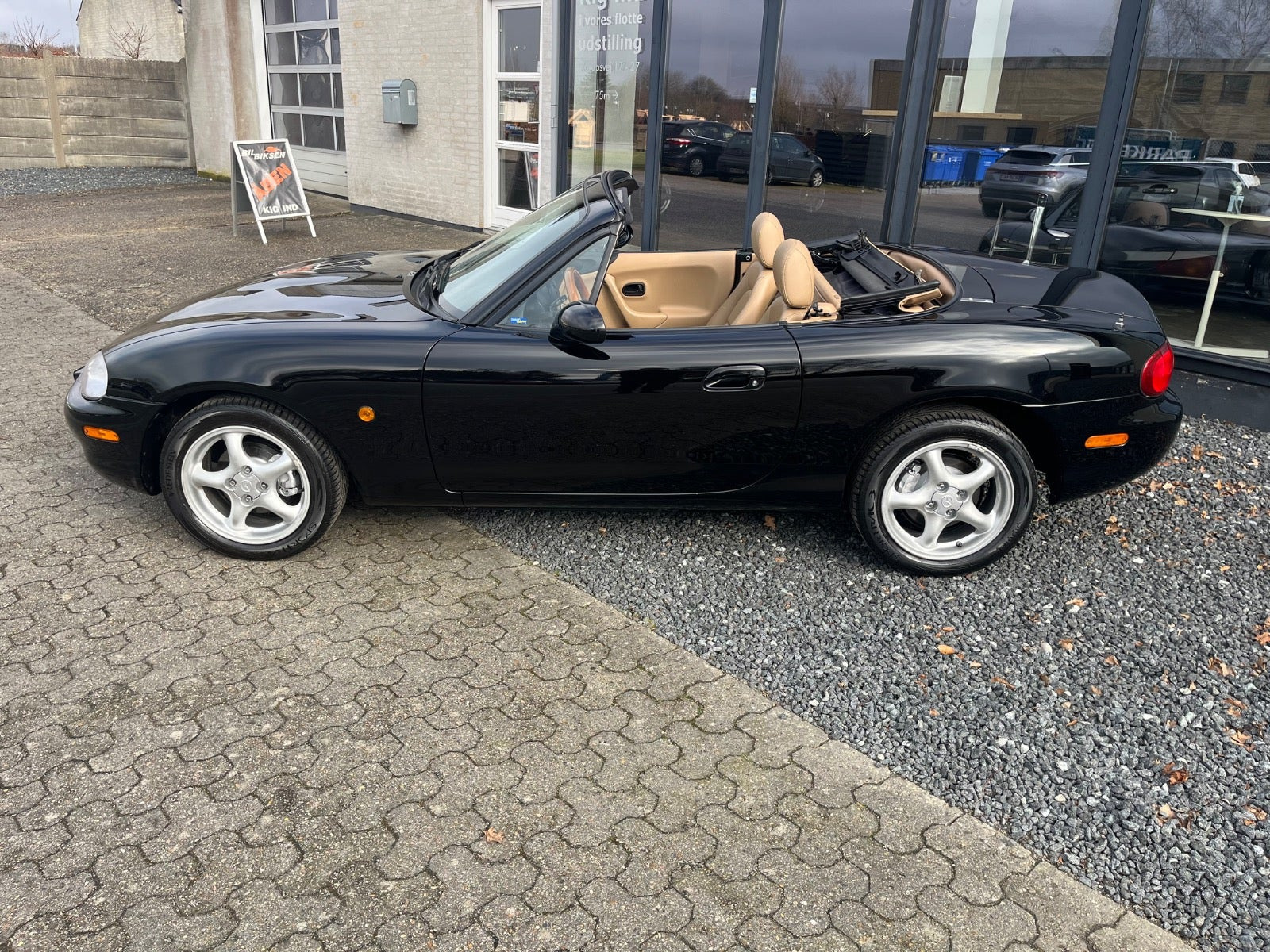 Sort Mazda MX-5 fra 2000