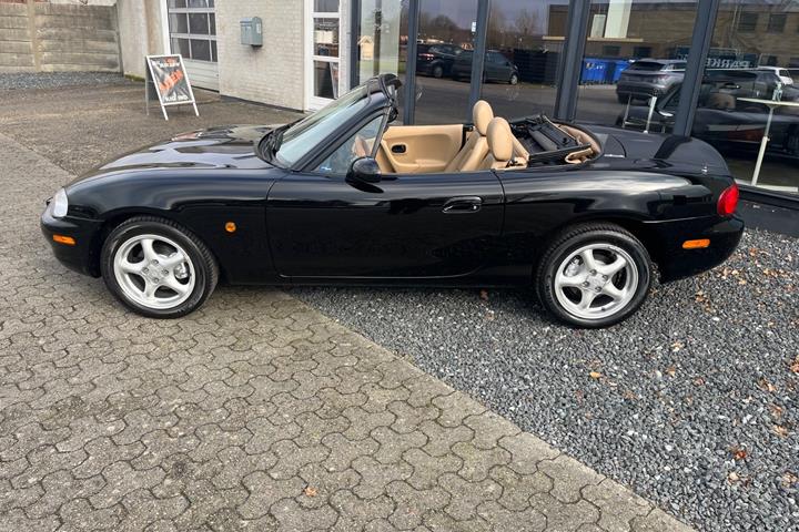 Sort Mazda MX-5 fra 2000