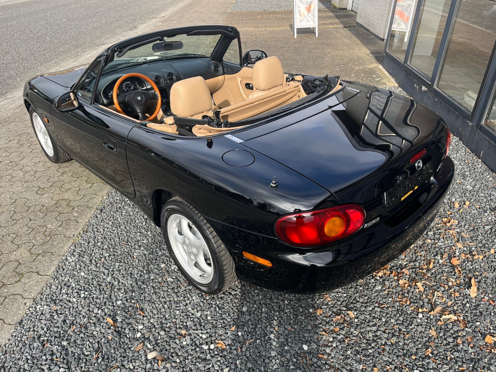 Sort Mazda MX-5 fra 2000