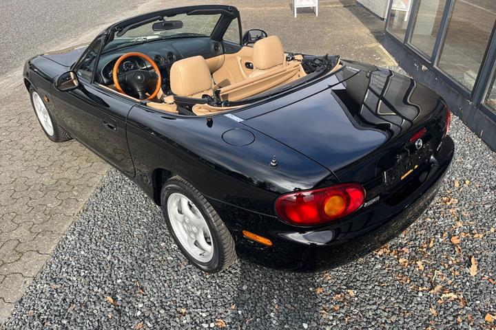 Sort Mazda MX-5 fra 2000