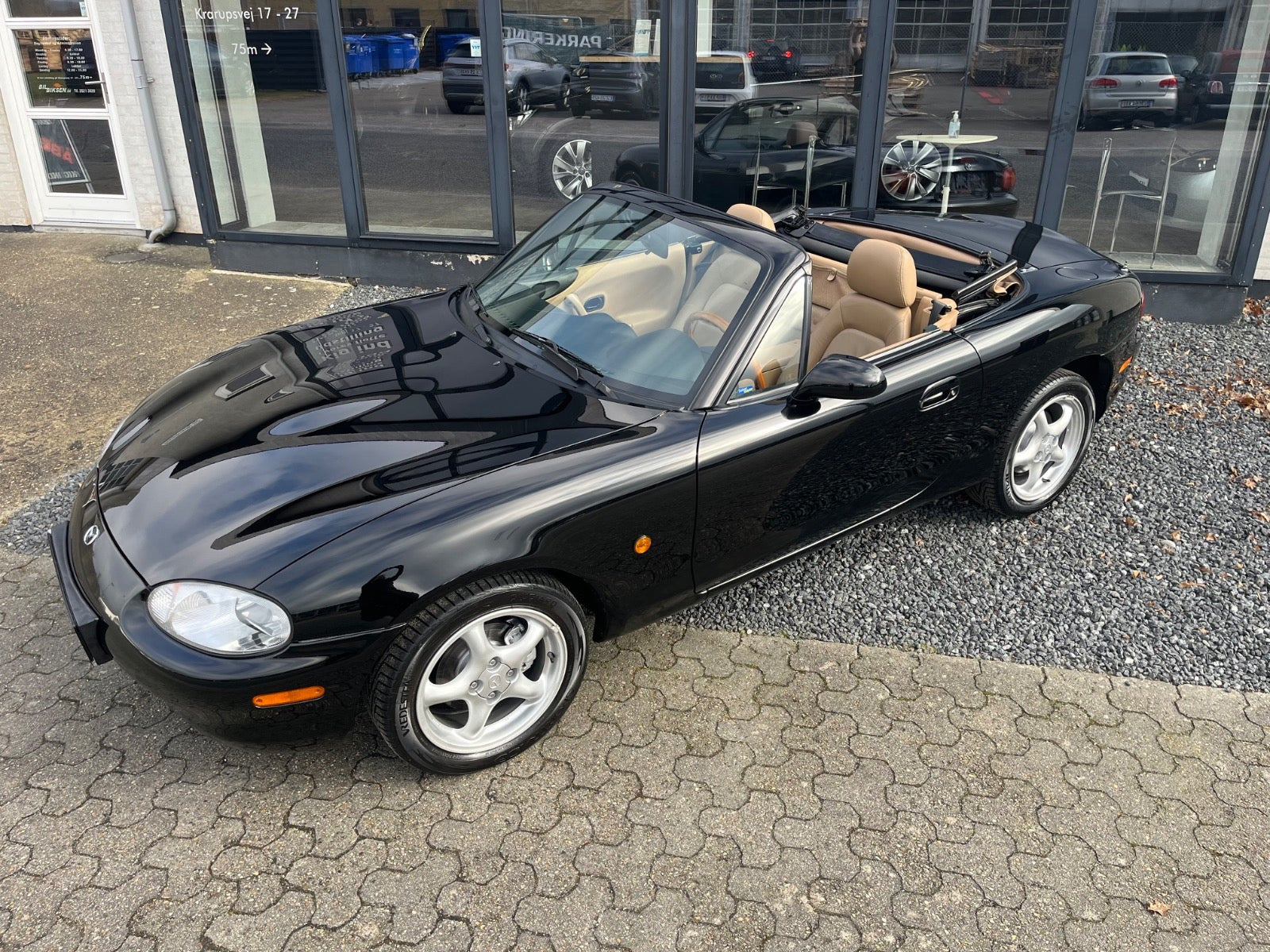 Sort Mazda MX-5 fra 2000