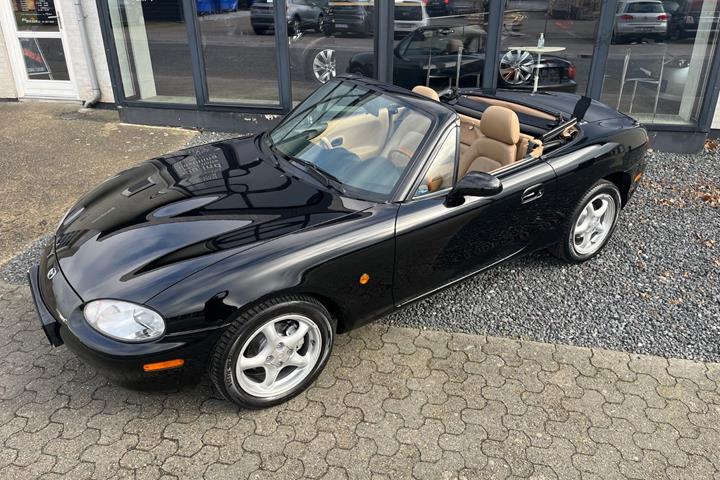 Sort Mazda MX-5 fra 2000
