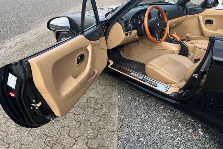 Sort Mazda MX-5 fra 2000