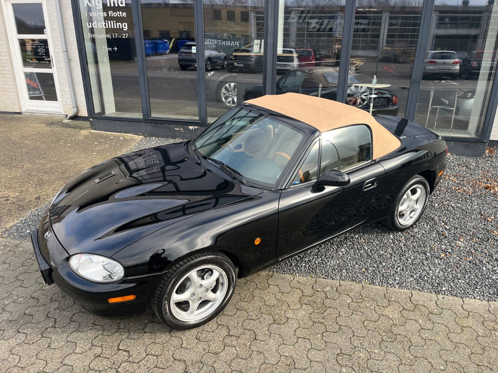Sort Mazda MX-5 fra 2000