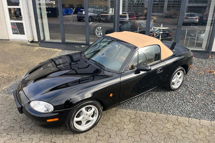 Sort Mazda MX-5 fra 2000