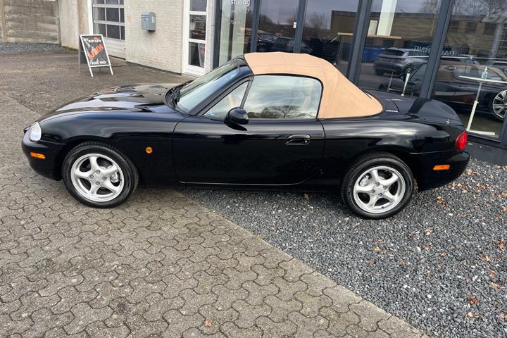 Sort Mazda MX-5 fra 2000