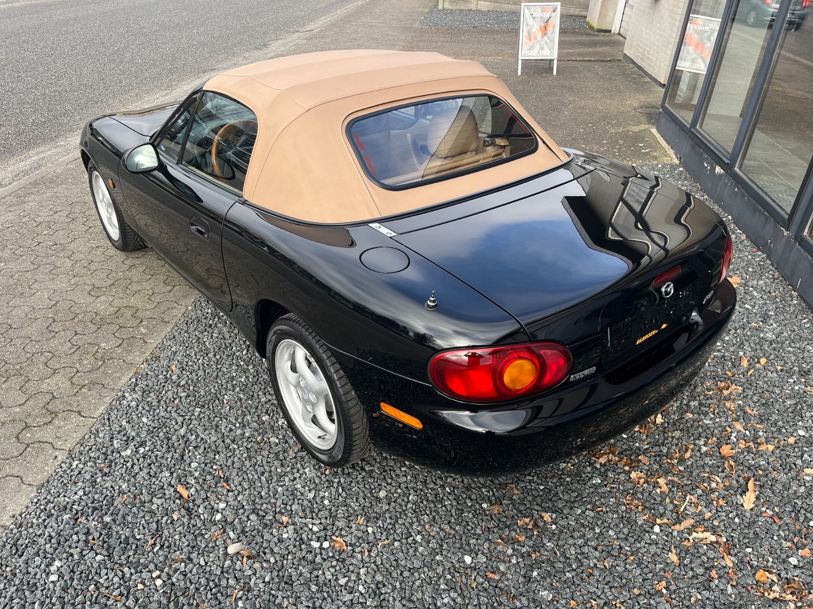 Sort Mazda MX-5 fra 2000