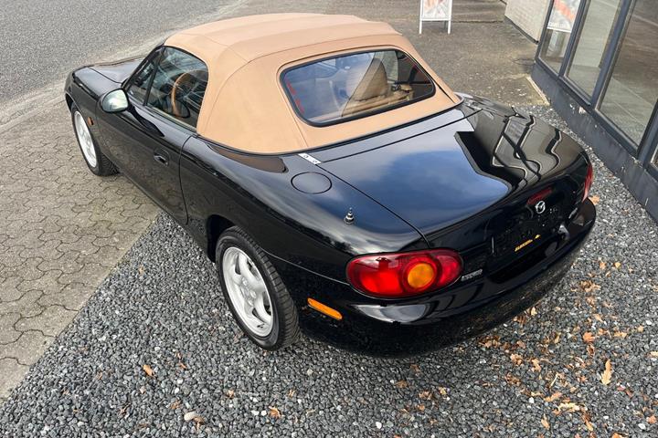 Sort Mazda MX-5 fra 2000