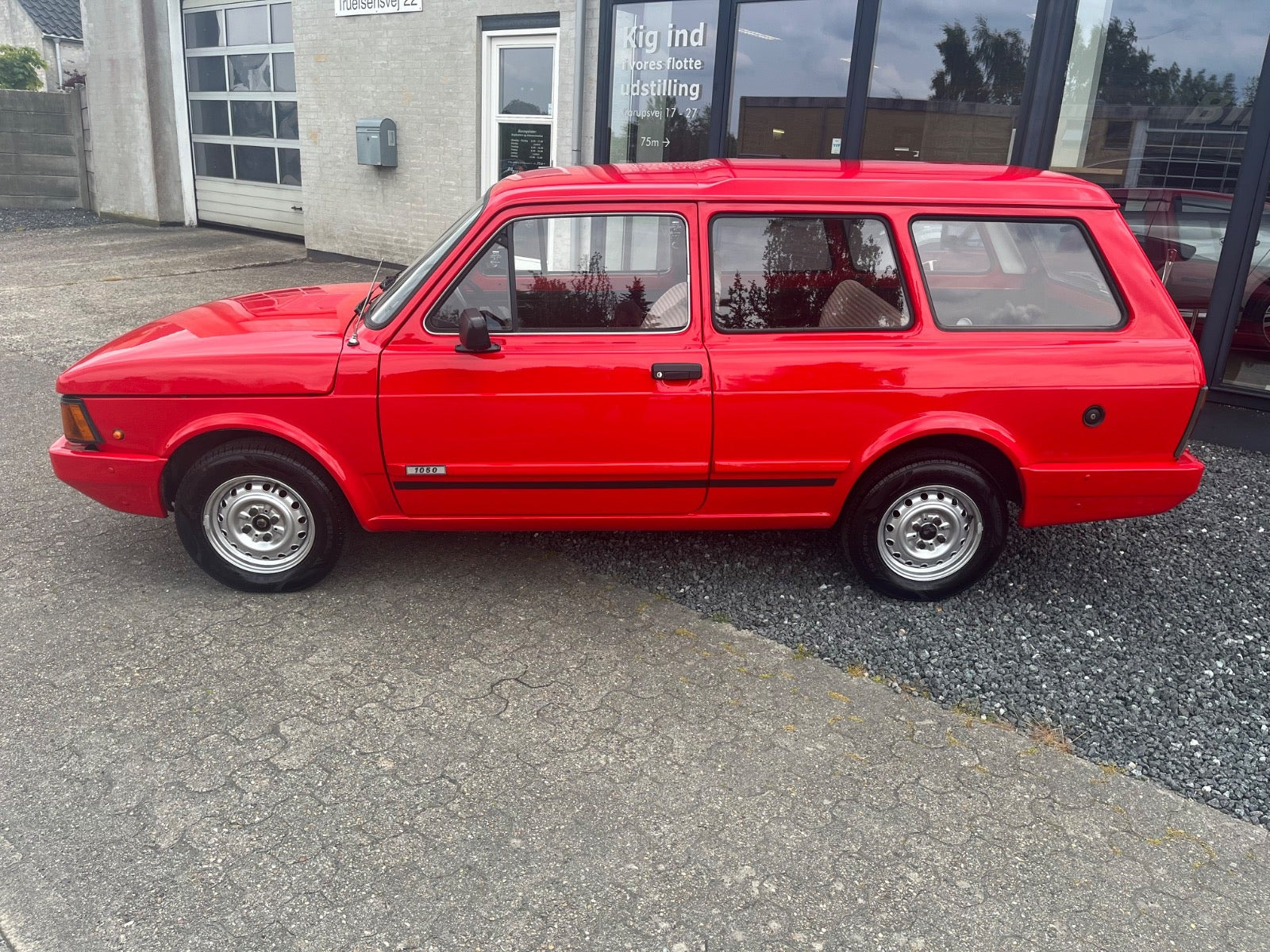 Rød Fiat 127 fra 1985