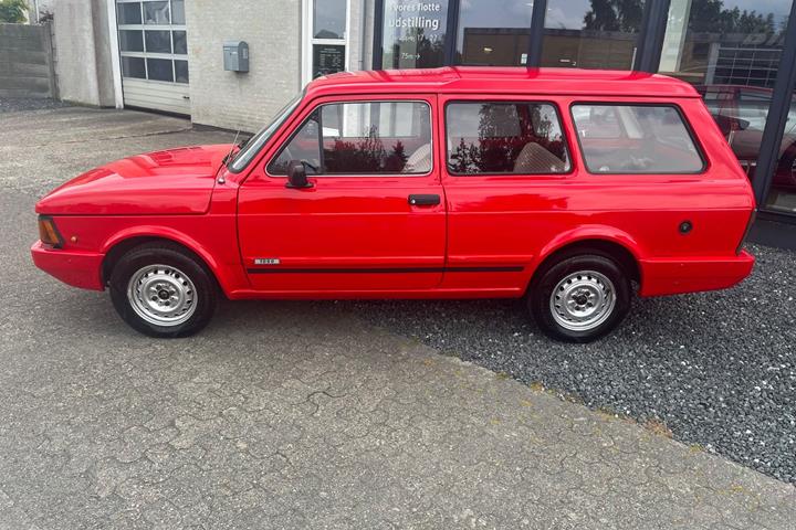 Rød Fiat 127 fra 1985