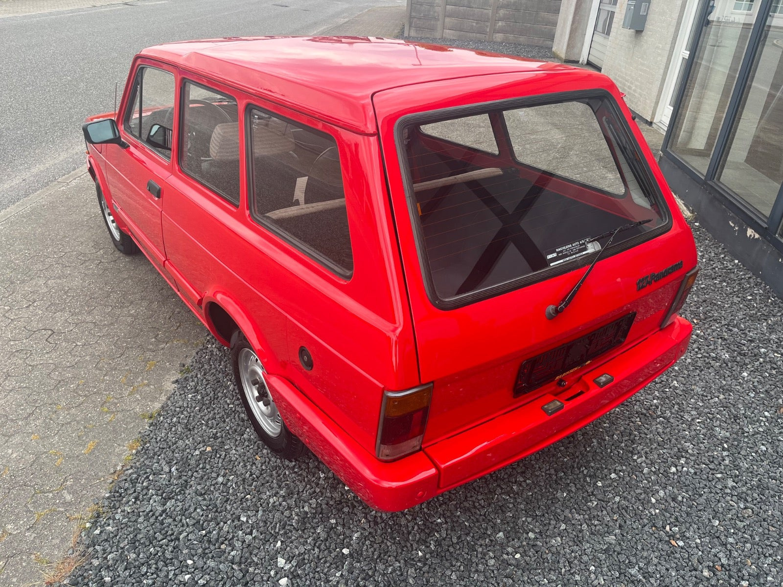 Rød Fiat 127 fra 1985