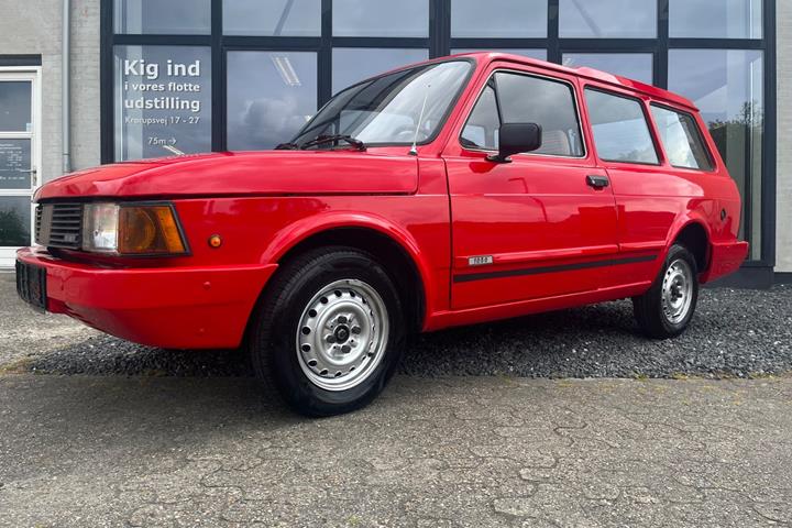 Rød Fiat 127 fra 1985