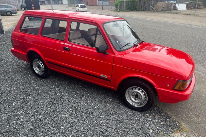 Rød Fiat 127 fra 1985