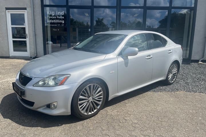 Sølv Lexus IS250 fra 2008