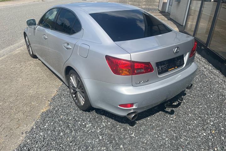 Sølv Lexus IS250 fra 2008