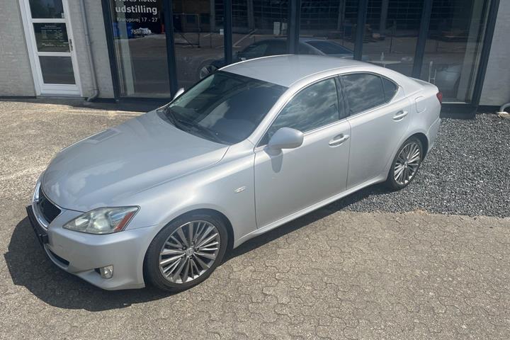 Sølv Lexus IS250 fra 2008