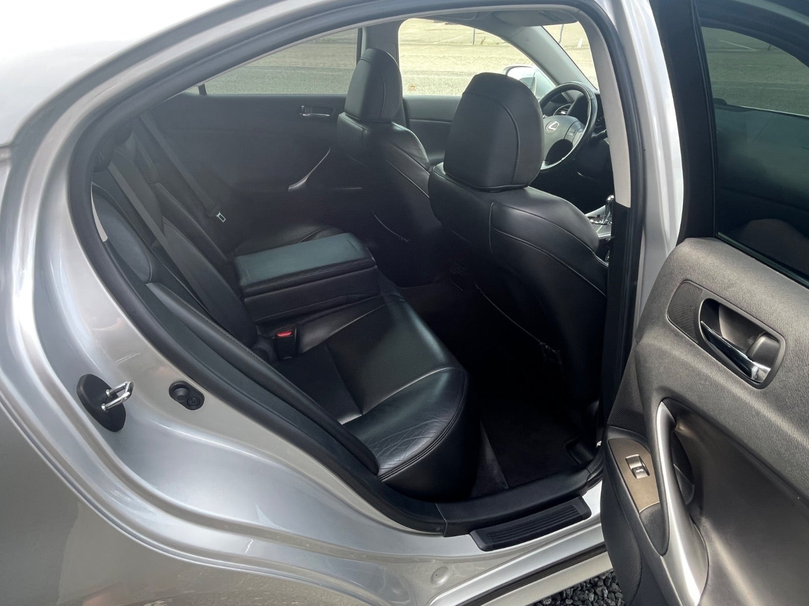 Sølv Lexus IS250 fra 2008