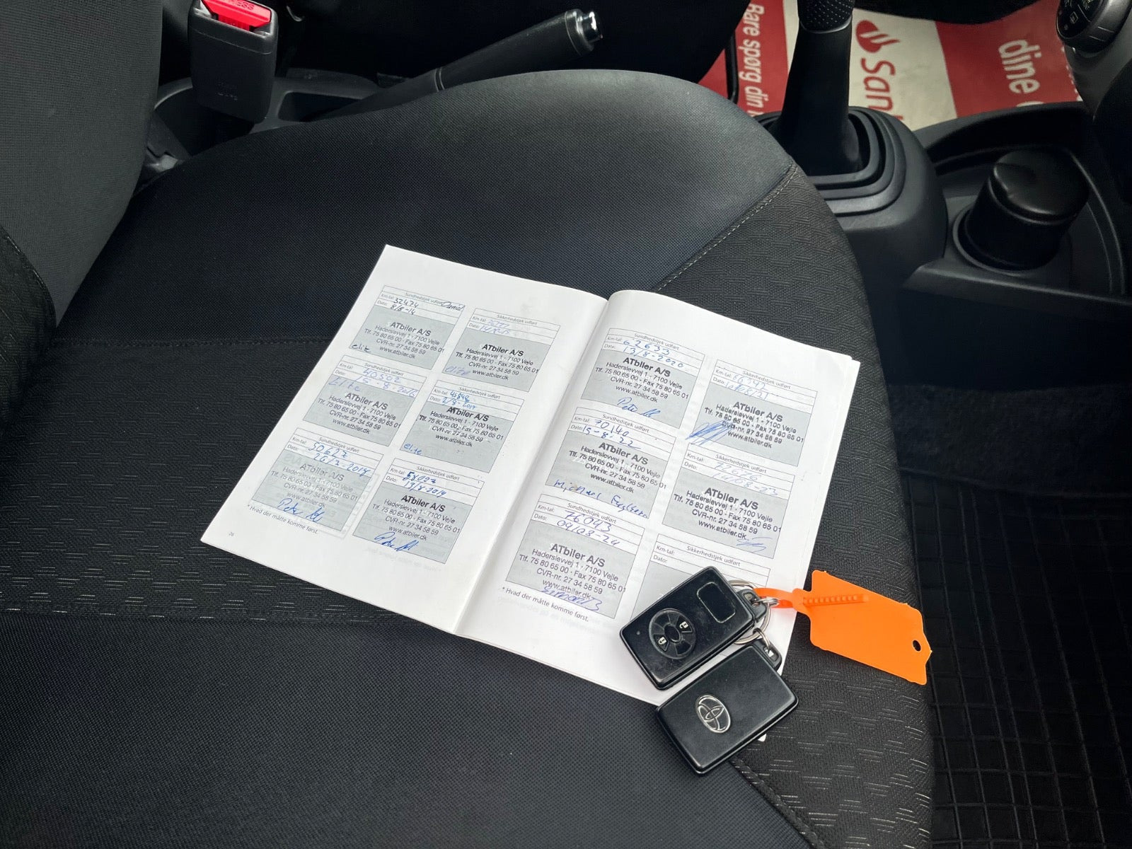 Grå Toyota Yaris fra 2007
