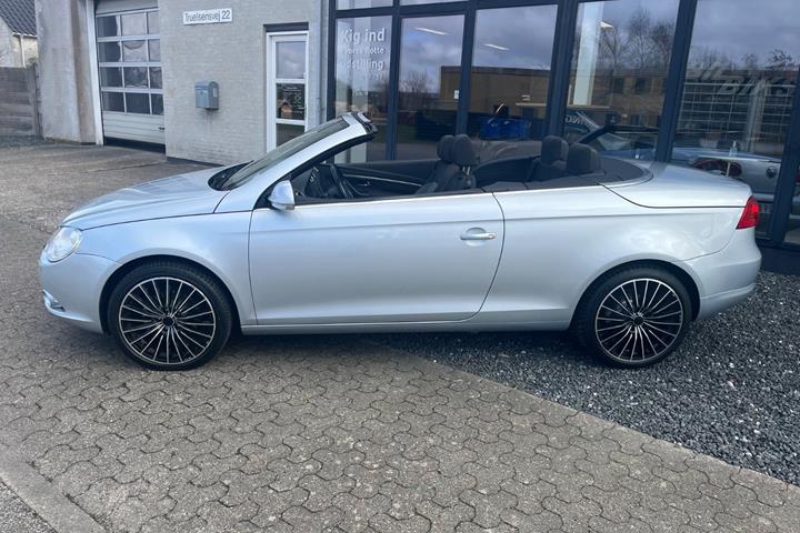 Sølv VW Eos fra 2008
