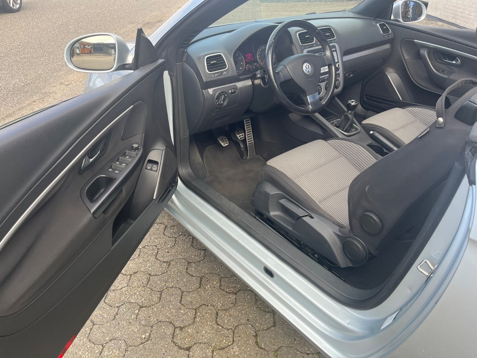 Sølv VW Eos fra 2008