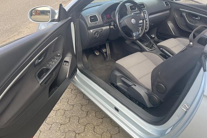 Sølv VW Eos fra 2008