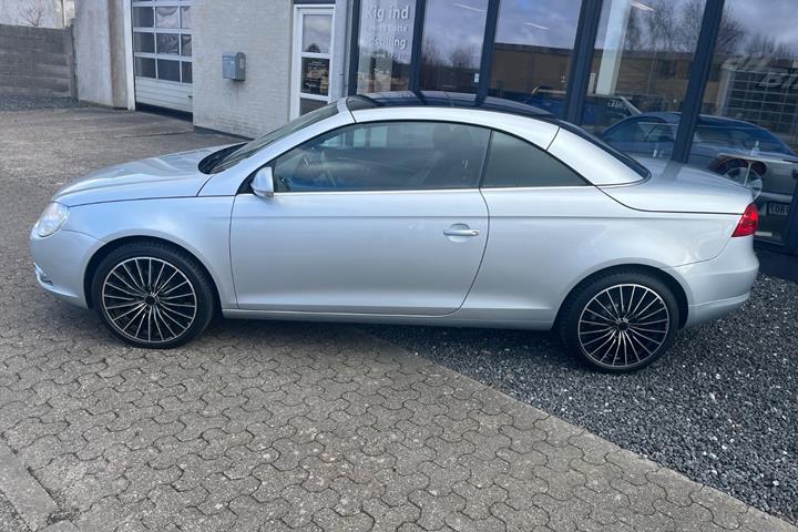Sølv VW Eos fra 2008