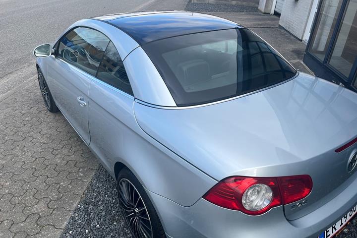 Sølv VW Eos fra 2008