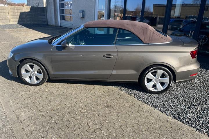 Grå Audi A3 fra 2015