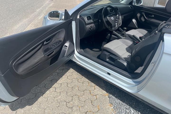 Sølv VW Eos fra 2007