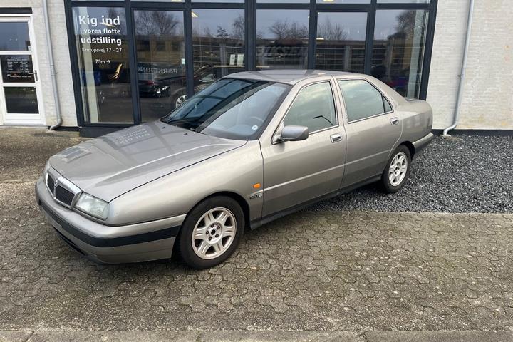 Orange Lancia Kappa fra 1997
