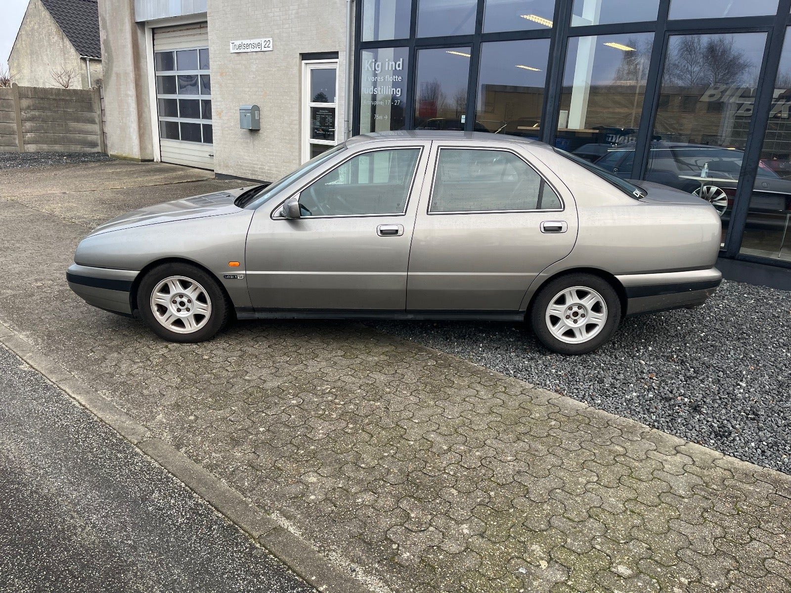 Orange Lancia Kappa fra 1997