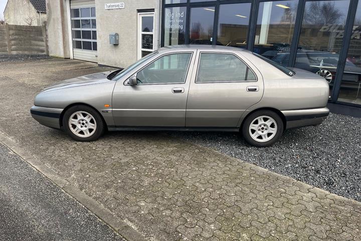 Orange Lancia Kappa fra 1997