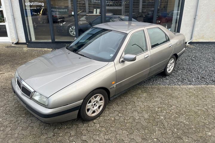 Orange Lancia Kappa fra 1997