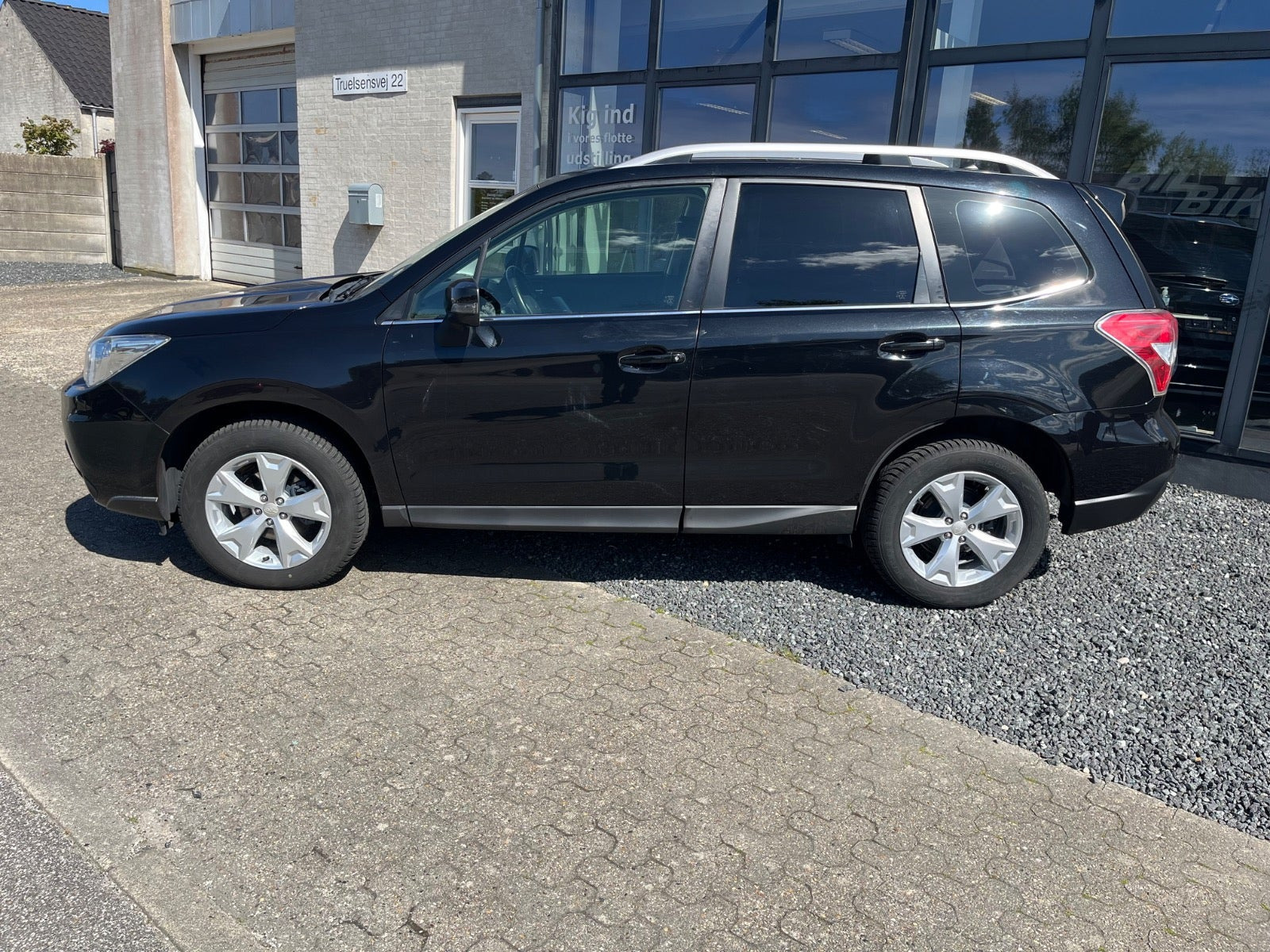 Sort Subaru Forester fra 2014