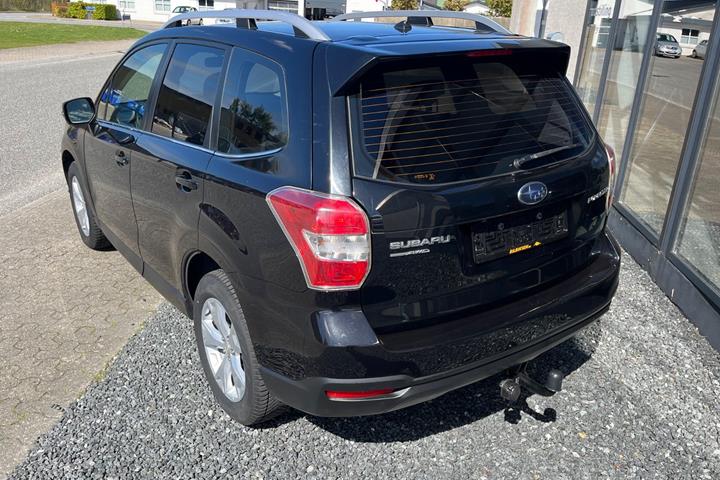 Sort Subaru Forester fra 2014