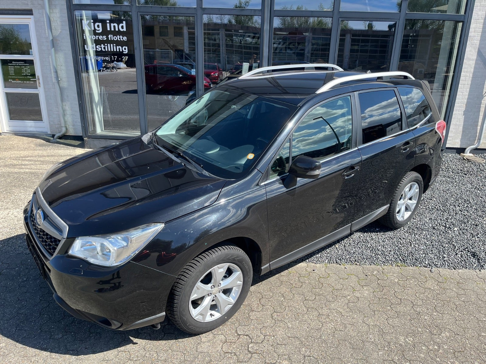 Sort Subaru Forester fra 2014