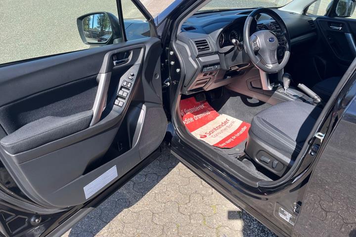 Sort Subaru Forester fra 2014