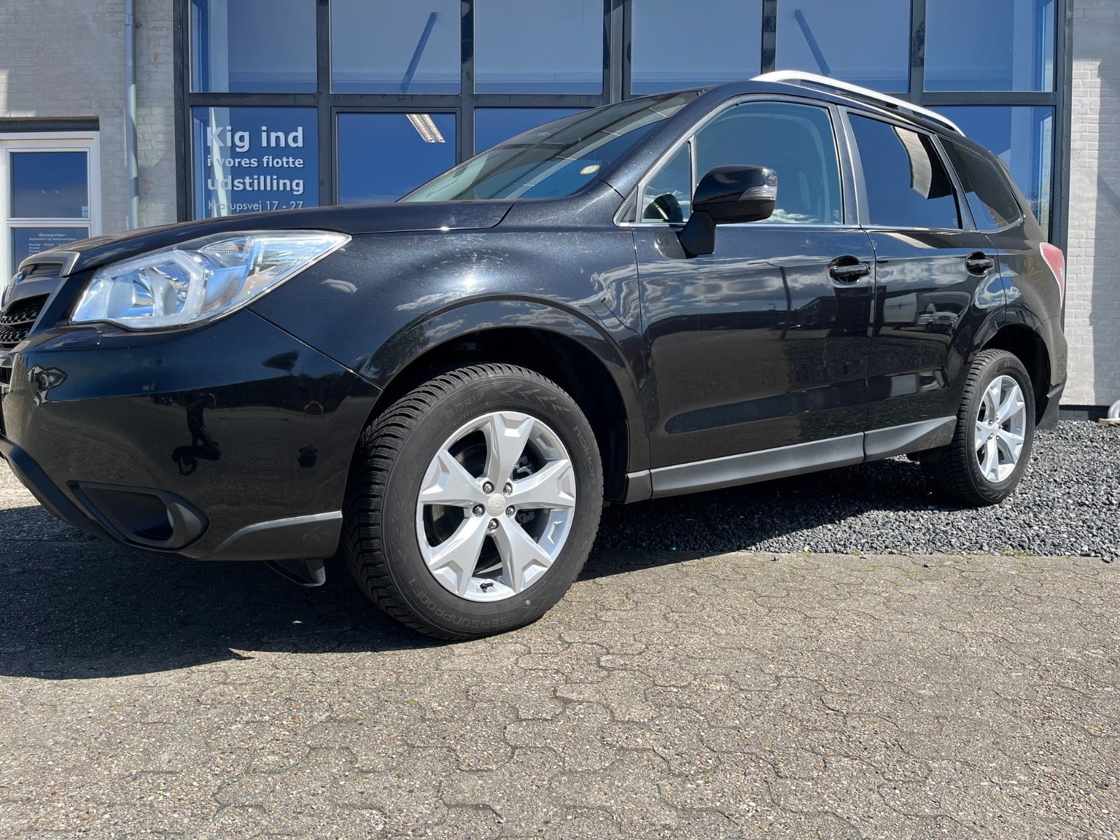 Sort Subaru Forester fra 2014