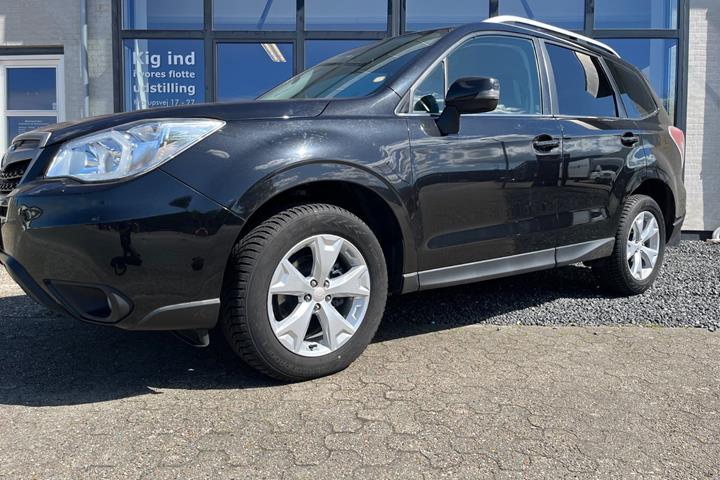 Sort Subaru Forester fra 2014