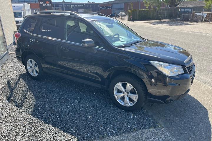 Sort Subaru Forester fra 2014