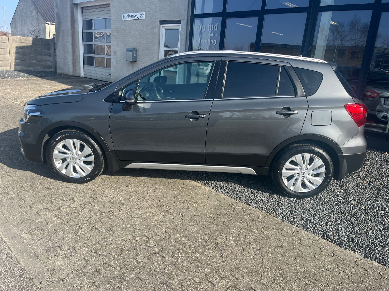 Grå Suzuki S-Cross fra 2017